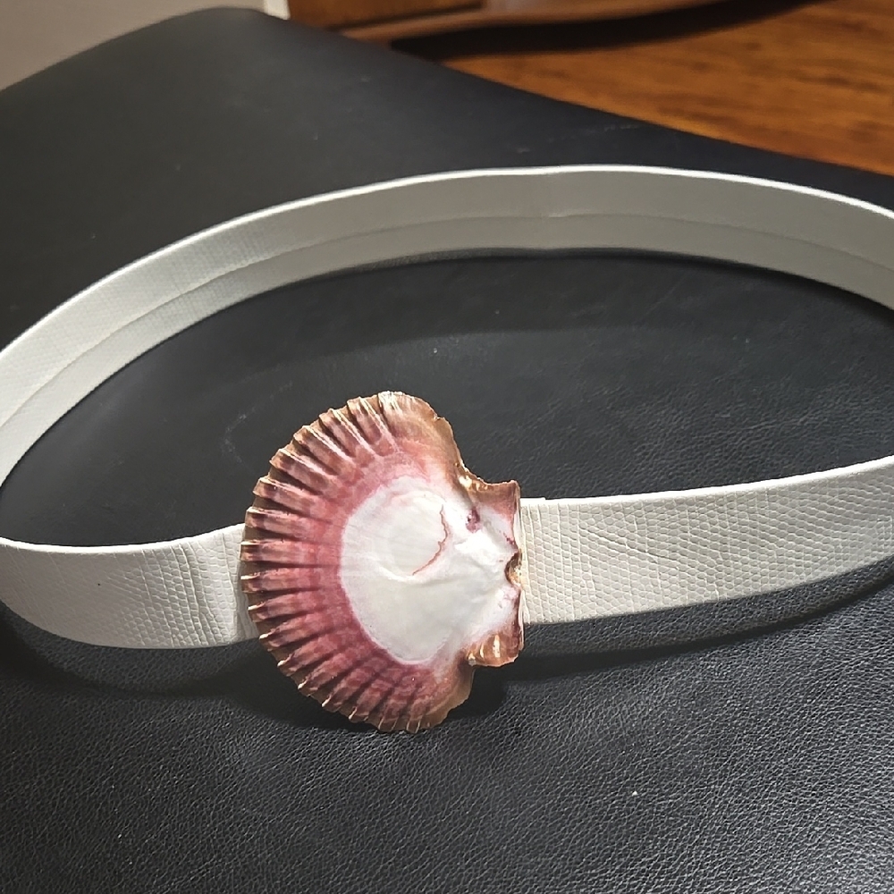 Elegant White Belt with Shell Buckle